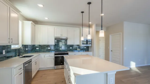 $575,000 | 3262 Oak Creek Lane, Aurora, IL 60503