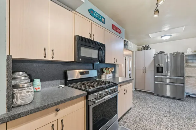 $415,000 | 5739 East Hampton Way, Fresno, CA 93727