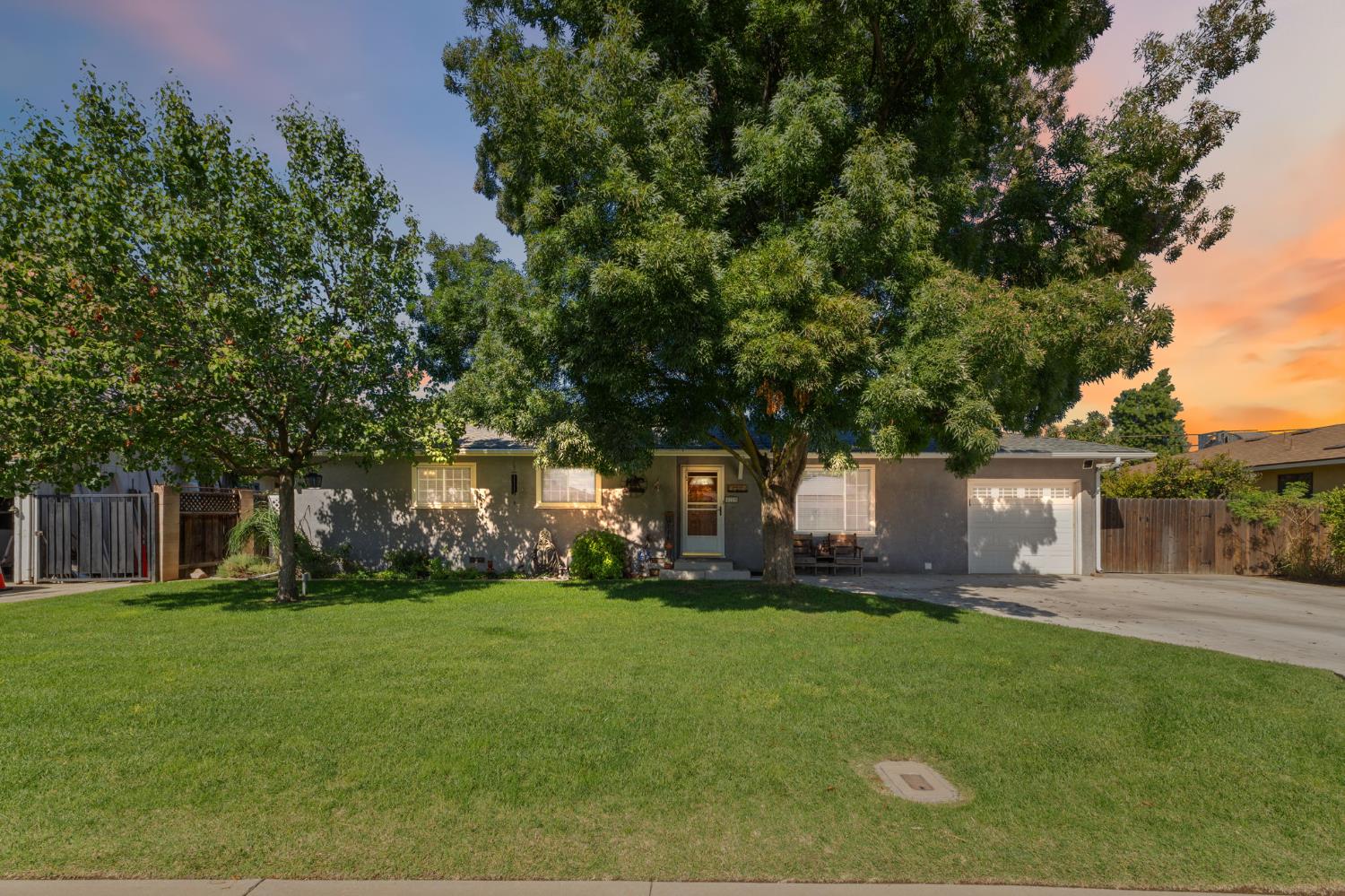 5739 East Hampton Way Fresno, CA 93727 - Photo 2 of 40
