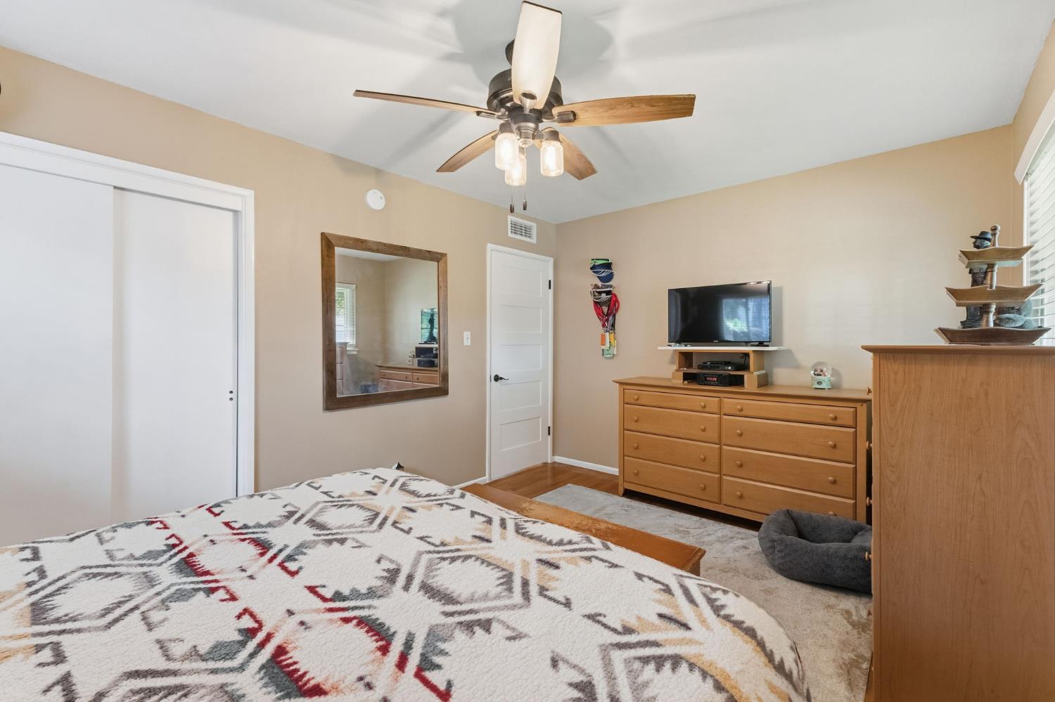 5739 East Hampton Way Fresno, CA 93727 - Photo 21 of 40