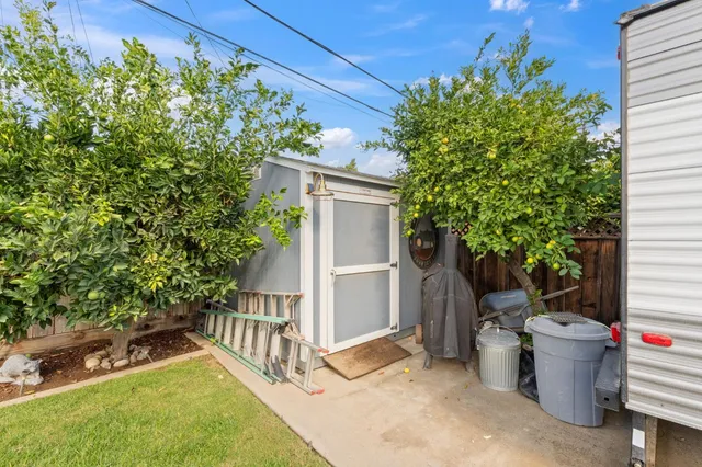 $415,000 | 5739 East Hampton Way, Fresno, CA 93727