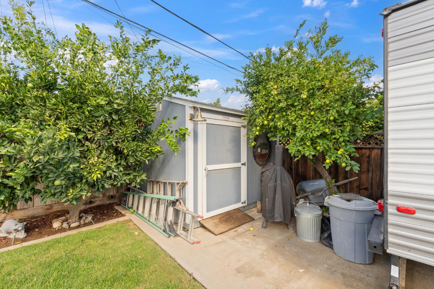 5739 East Hampton Way Fresno, CA 93727 - Photo 27 of 40