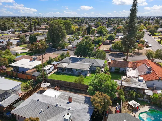 $415,000 | 5739 East Hampton Way, Fresno, CA 93727