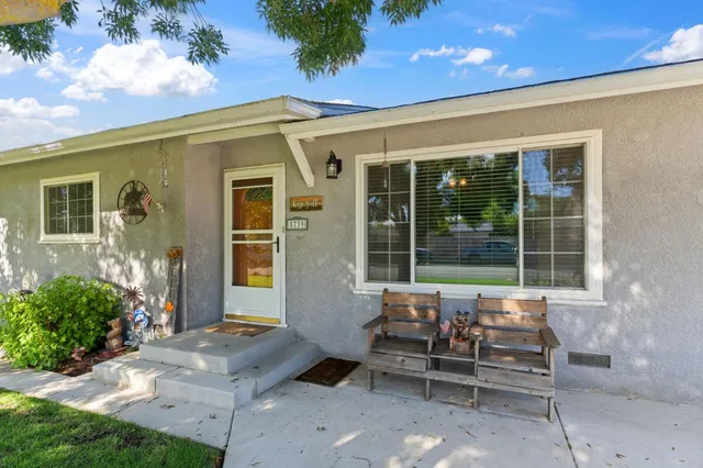 $415,000 | 5739 East Hampton Way, Fresno, CA 93727