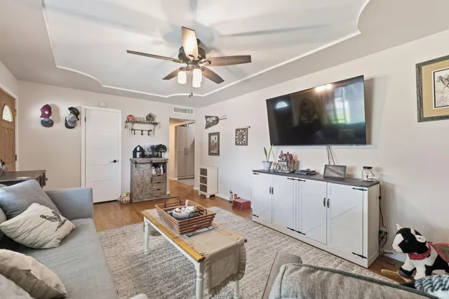 $415,000 | 5739 East Hampton Way, Fresno, CA 93727