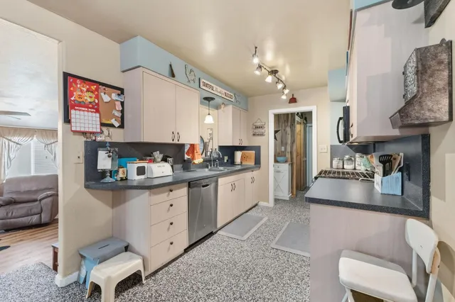 $415,000 | 5739 East Hampton Way, Fresno, CA 93727