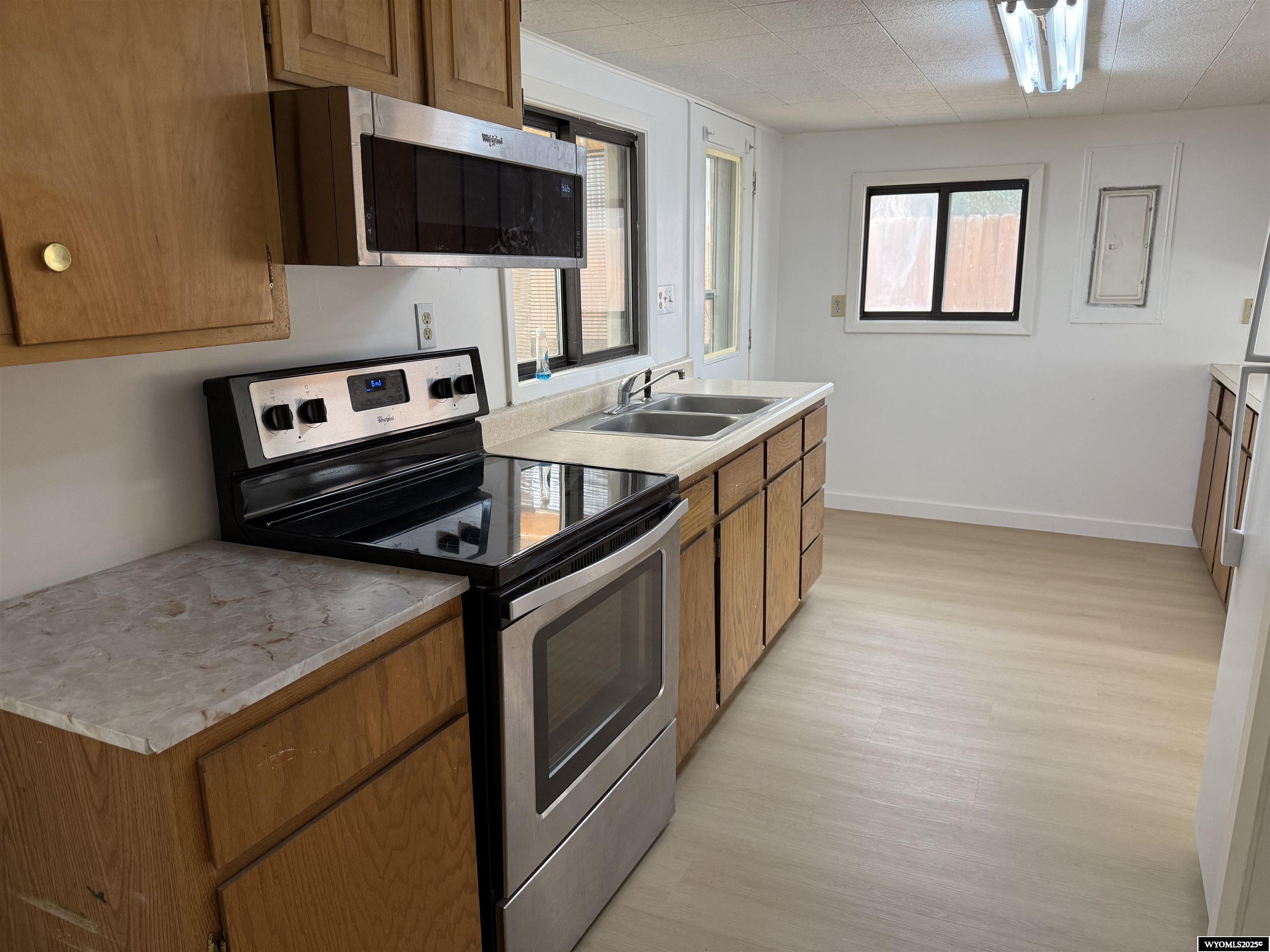 1010 9th Street Rawlins, WY 82301 - Photo 2 of 15