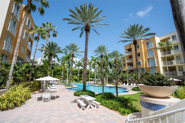 $899,000 | 100 Meridian Avenue, Unit 216, Miami Beach, FL 33139