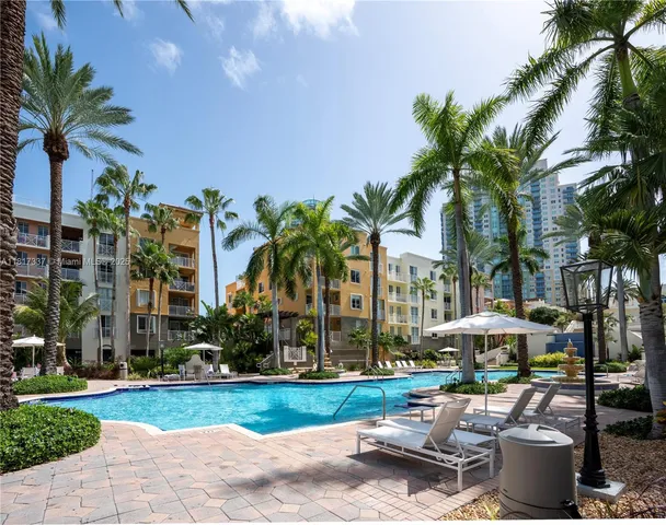 $899,000 | 100 Meridian Avenue, Unit 216, Miami Beach, FL 33139
