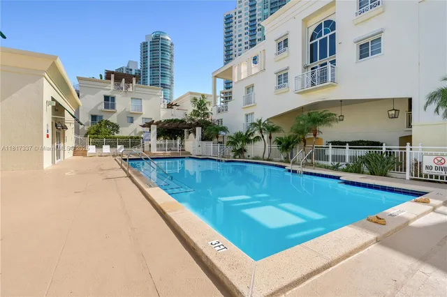 $899,000 | 100 Meridian Avenue, Unit 216, Miami Beach, FL 33139