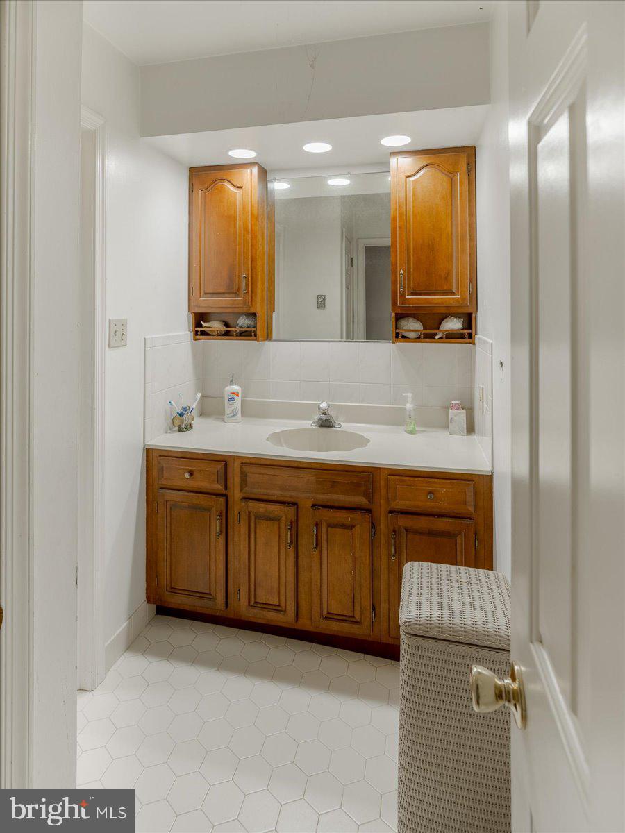 5100 Clymer Road Quakertown, PA 18951 - Photo 19 of 33 Guest bath