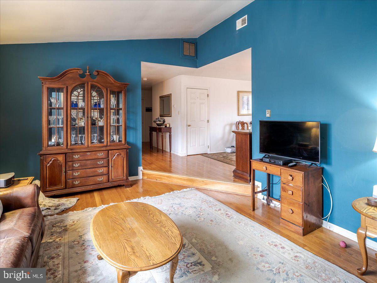 5100 Clymer Road Quakertown, PA 18951 - Photo 7 of 33 Great living room