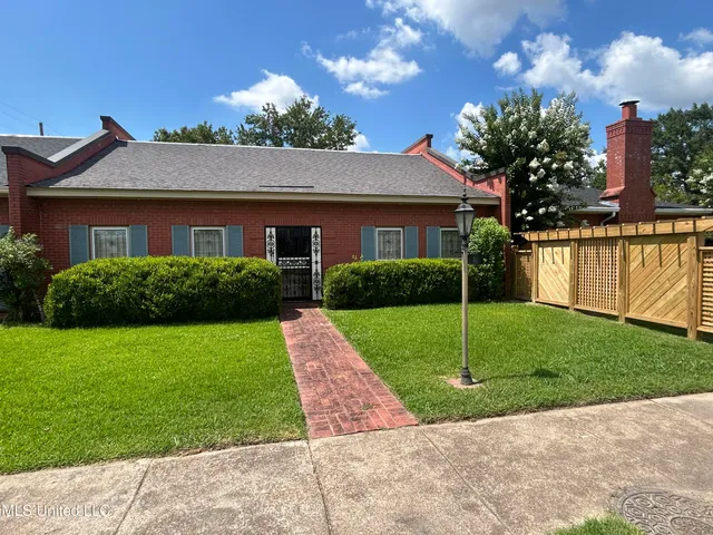 $169,500 | 211 East Claiborne Avenue, Greenwood, MS 38930