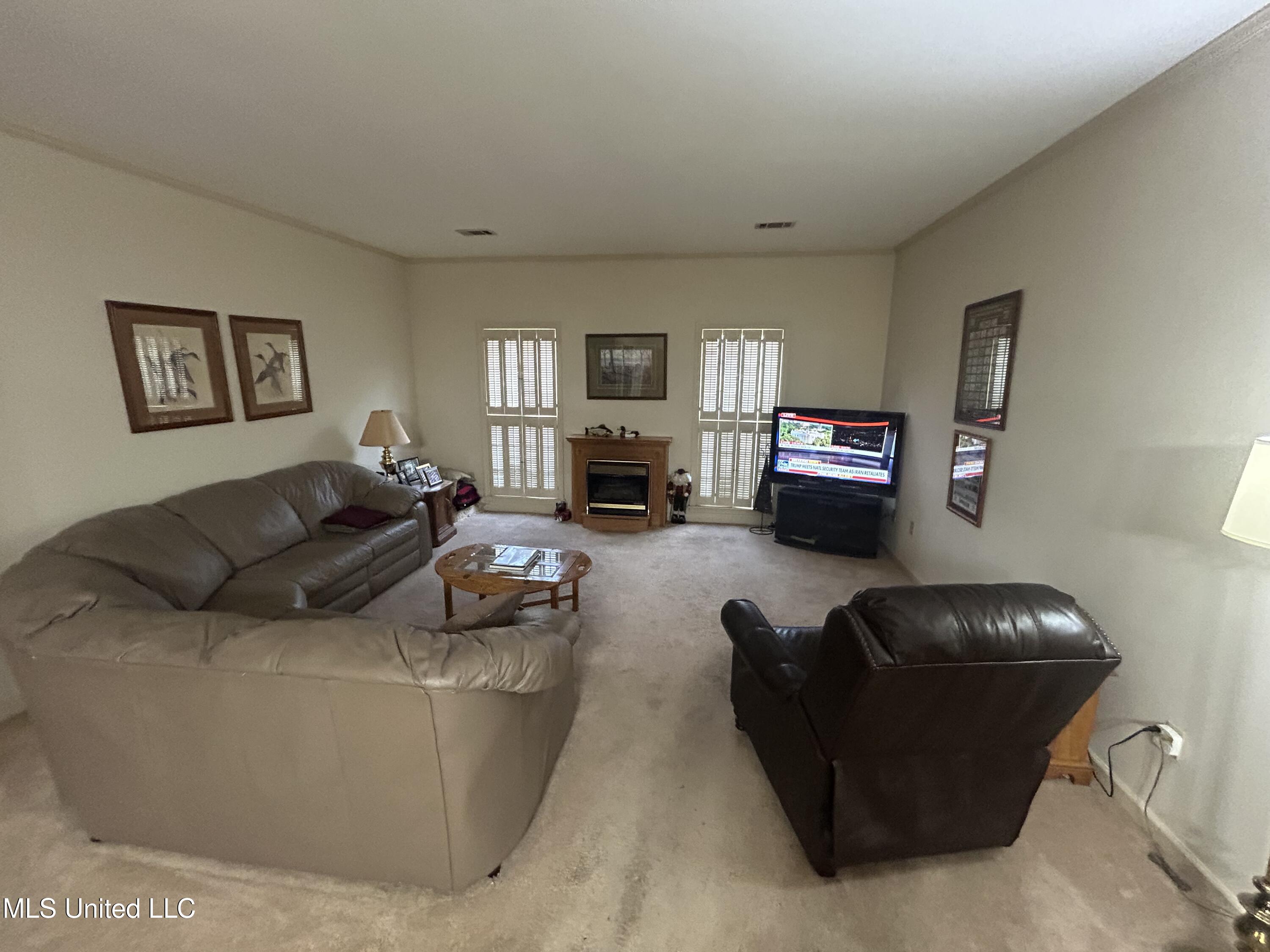 211 East Claiborne Avenue Greenwood, MS 38930 - Photo 2 of 9 IMG_3442