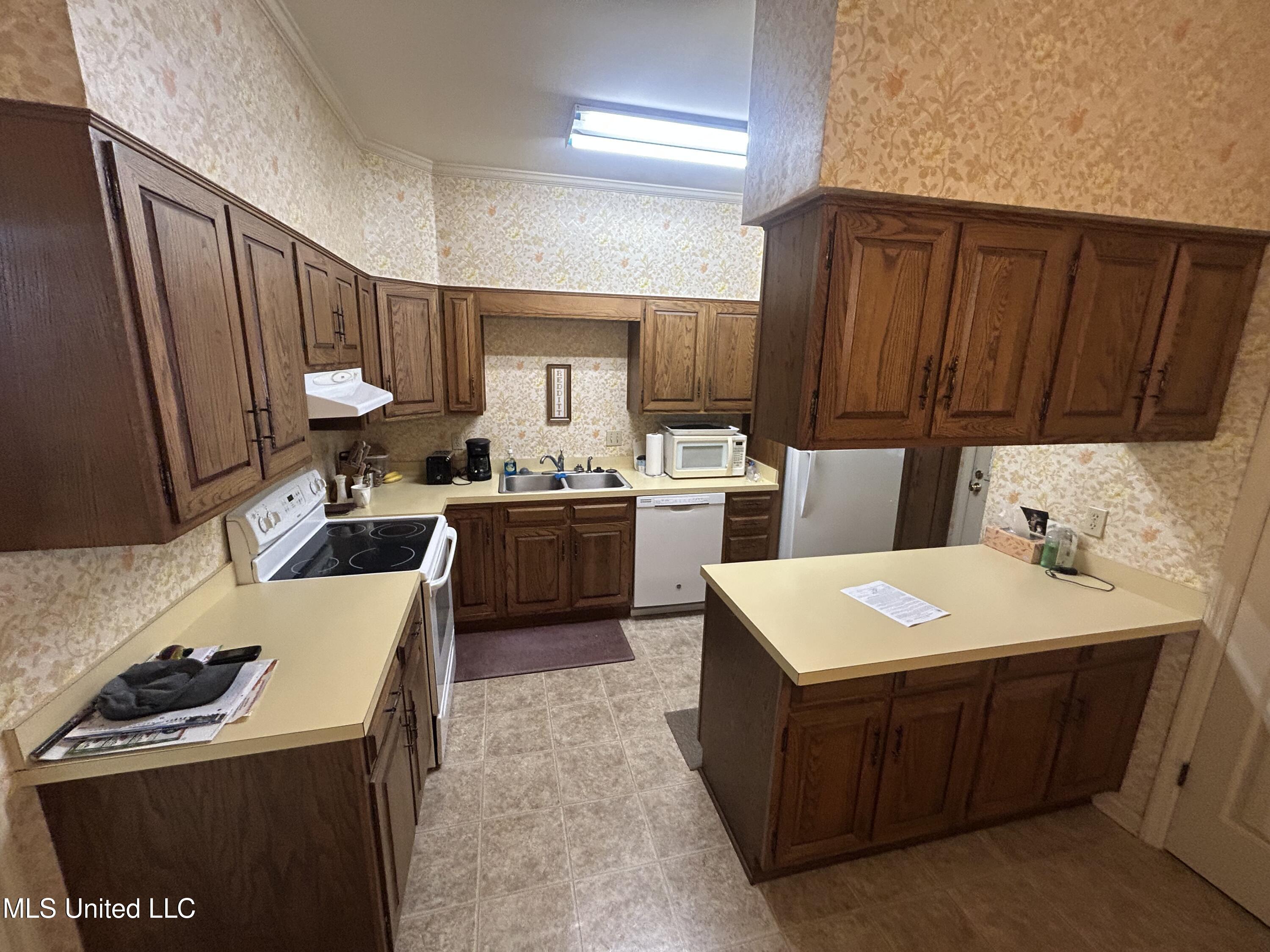 211 East Claiborne Avenue Greenwood, MS 38930 - Photo 3 of 9 IMG_3439