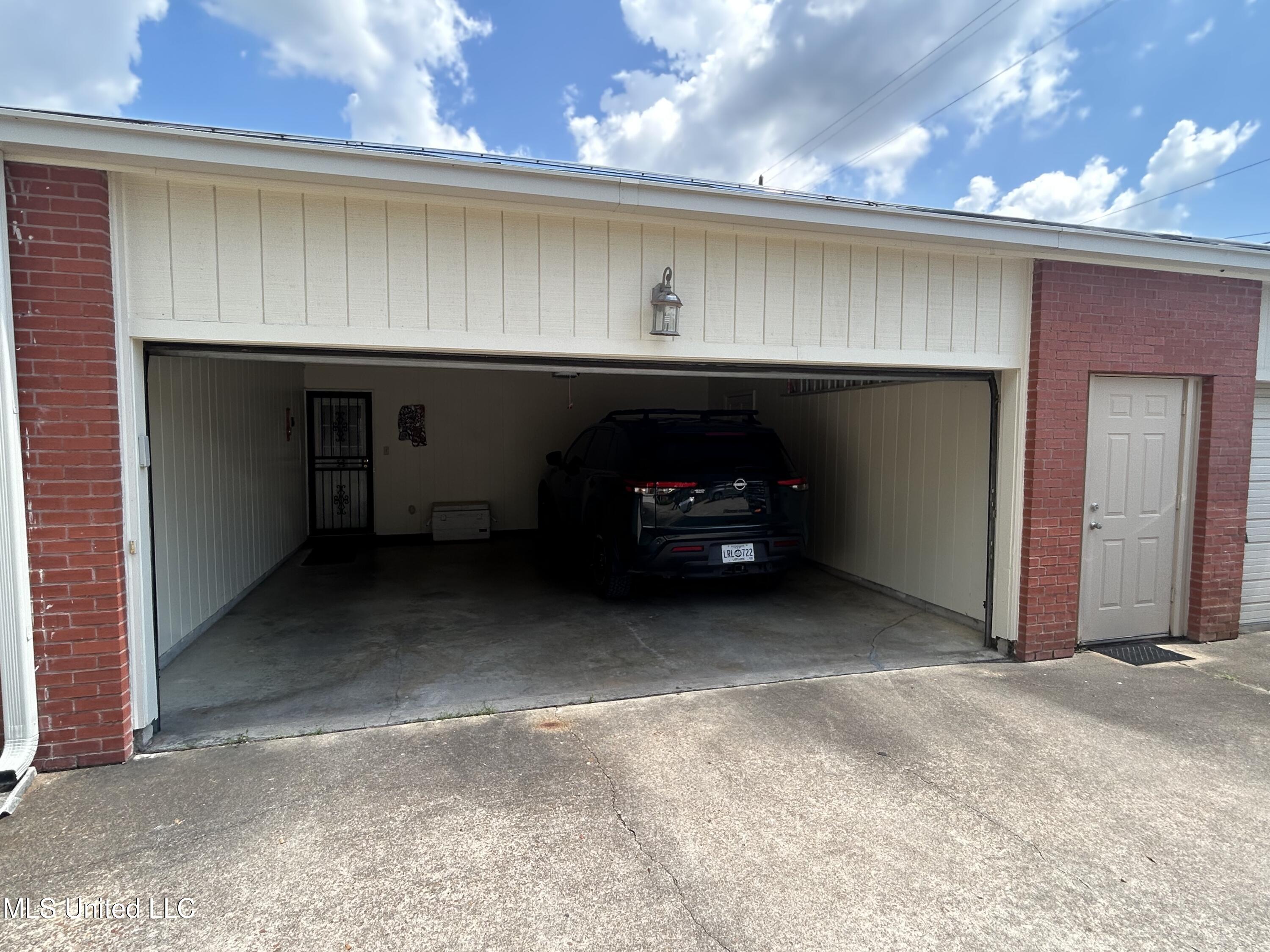 211 East Claiborne Avenue Greenwood, MS 38930 - Photo 8 of 9 IMG_3449