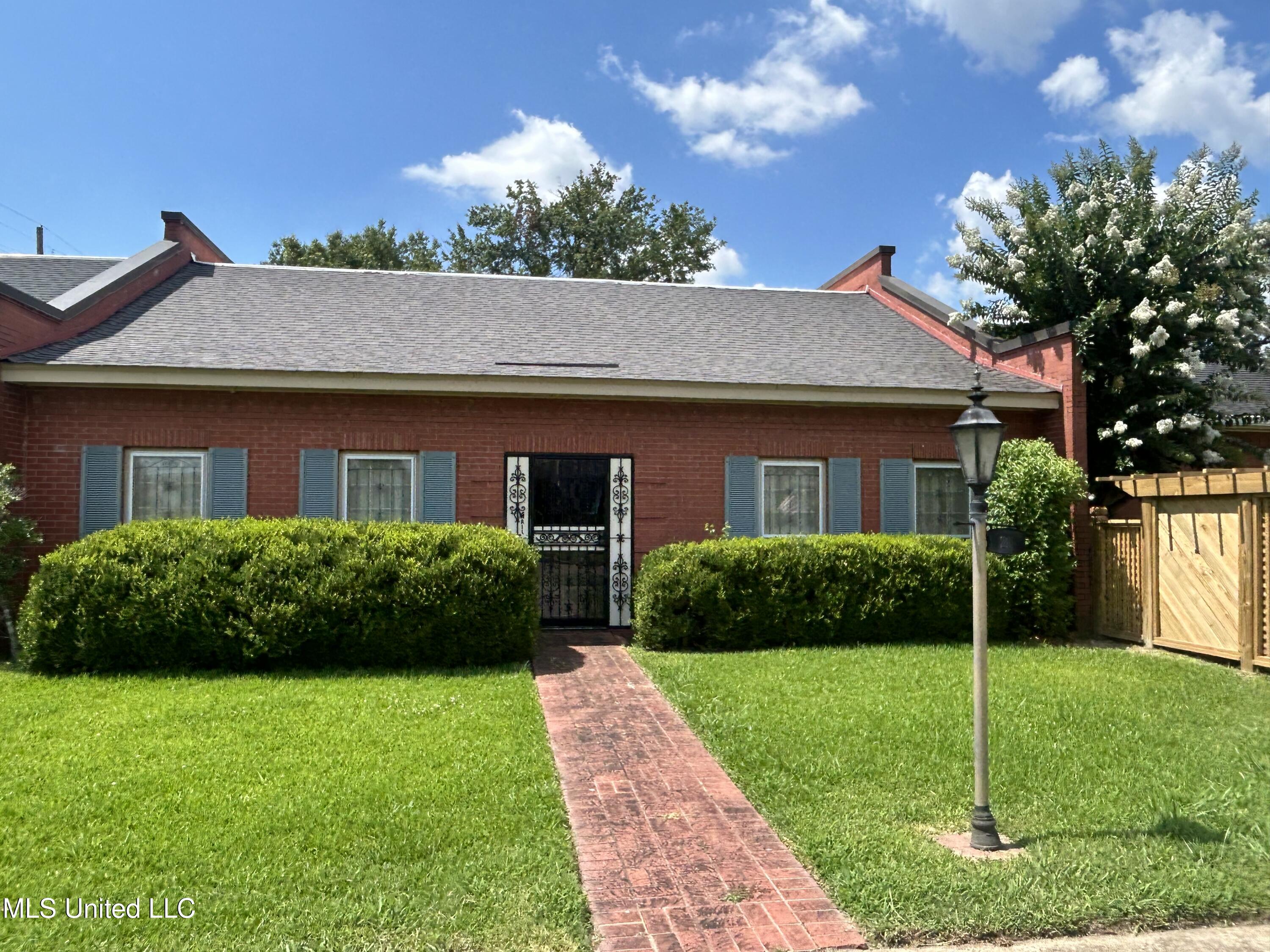 211 East Claiborne Avenue Greenwood, MS 38930 - Photo 9 of 9 IMG_3450