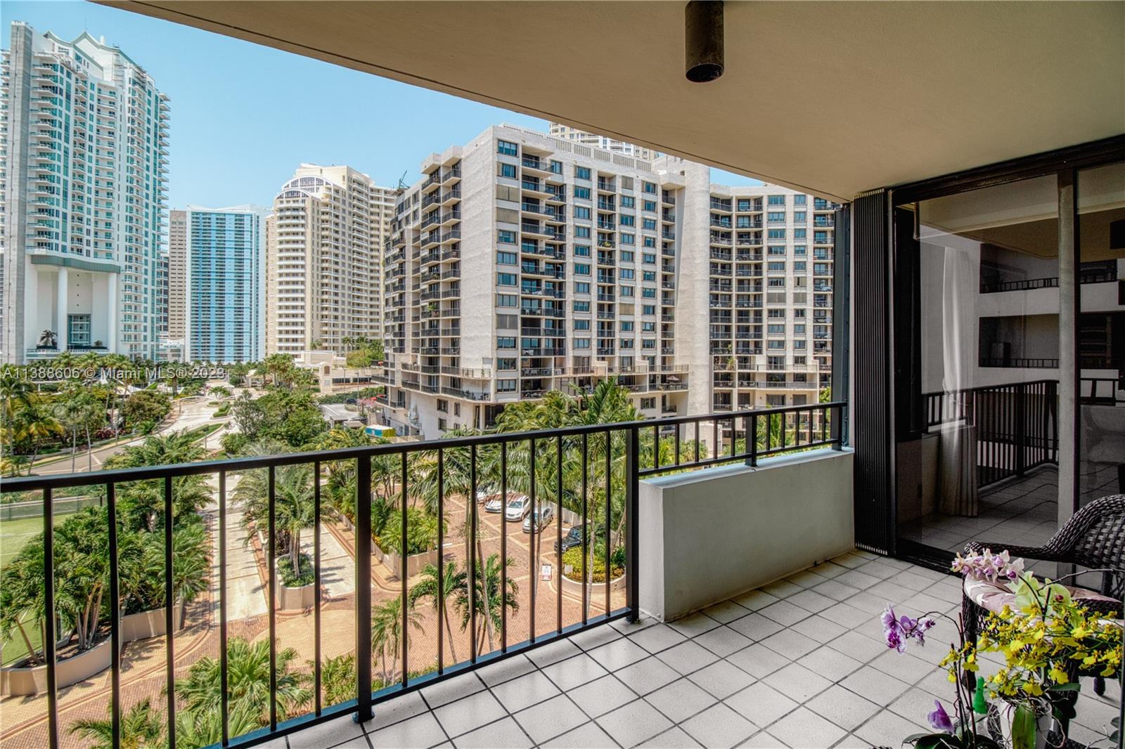 520 Brickell Key Drive, Unit A810 Miami, FL 33131 - Photo 7 of 20 a view of balcony with couch
