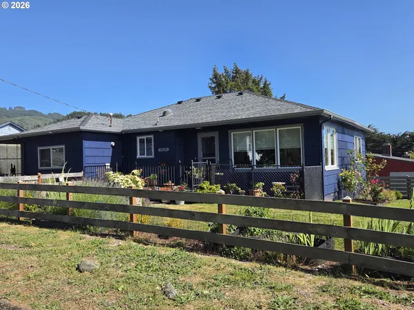 $395,000 | 94130 4th Street, Gold Beach, OR 97444