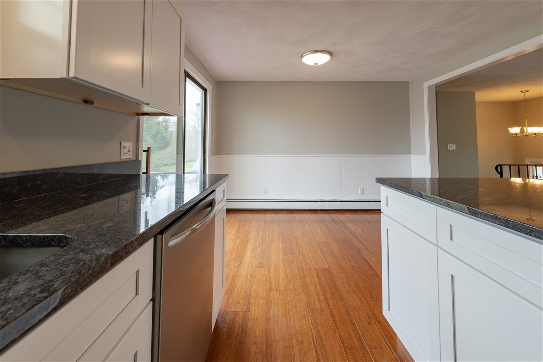237 Draper Avenue Warwick, RI 02889 - Photo 8 of 33 Gallery Image 8