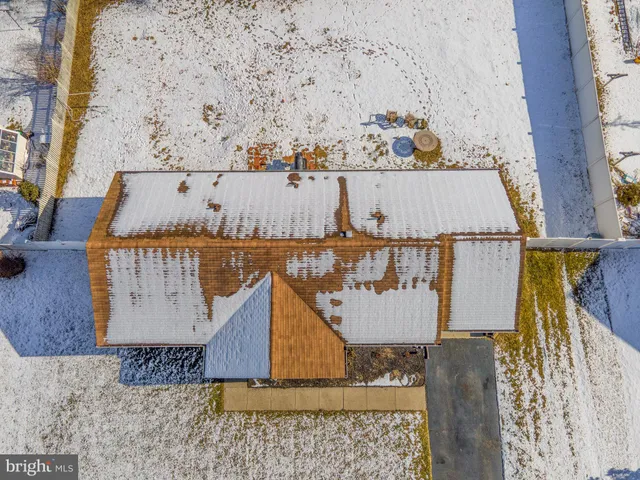 a view of a dry yard with a house
