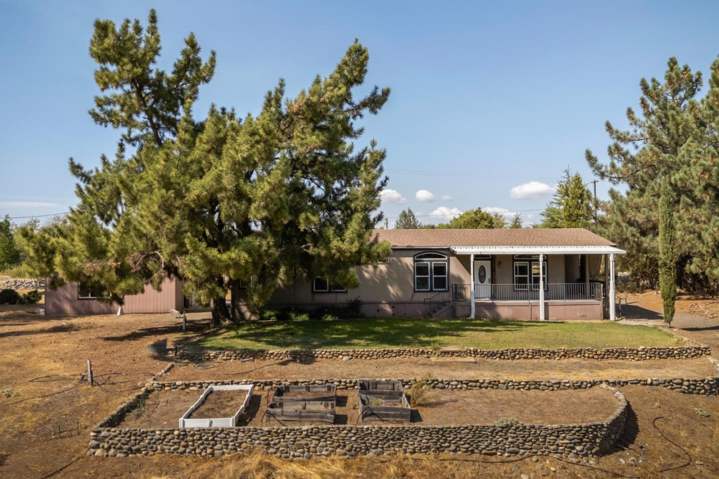 7555 Merced Falls Road Snelling, CA 95369 - Photo 44 of 77 a front view of a house with a yard