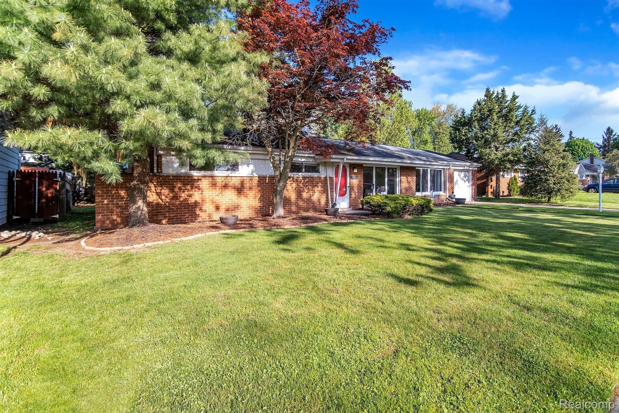 18981 Norwich Road Livonia, MI 48152 - Photo 4 of 35 02-18981 Norwich Rd-Windowstill-Real-Estate-Photography-2.jpg