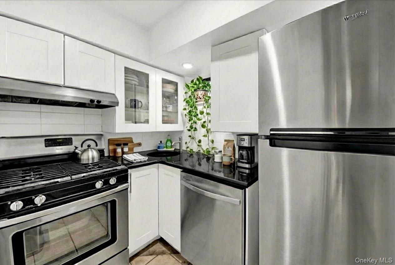 1456 Boston Post Road, Unit K2 Larchmont, NY 10538 - Photo 19 of 27 a kitchen with a sink stove and cabinets