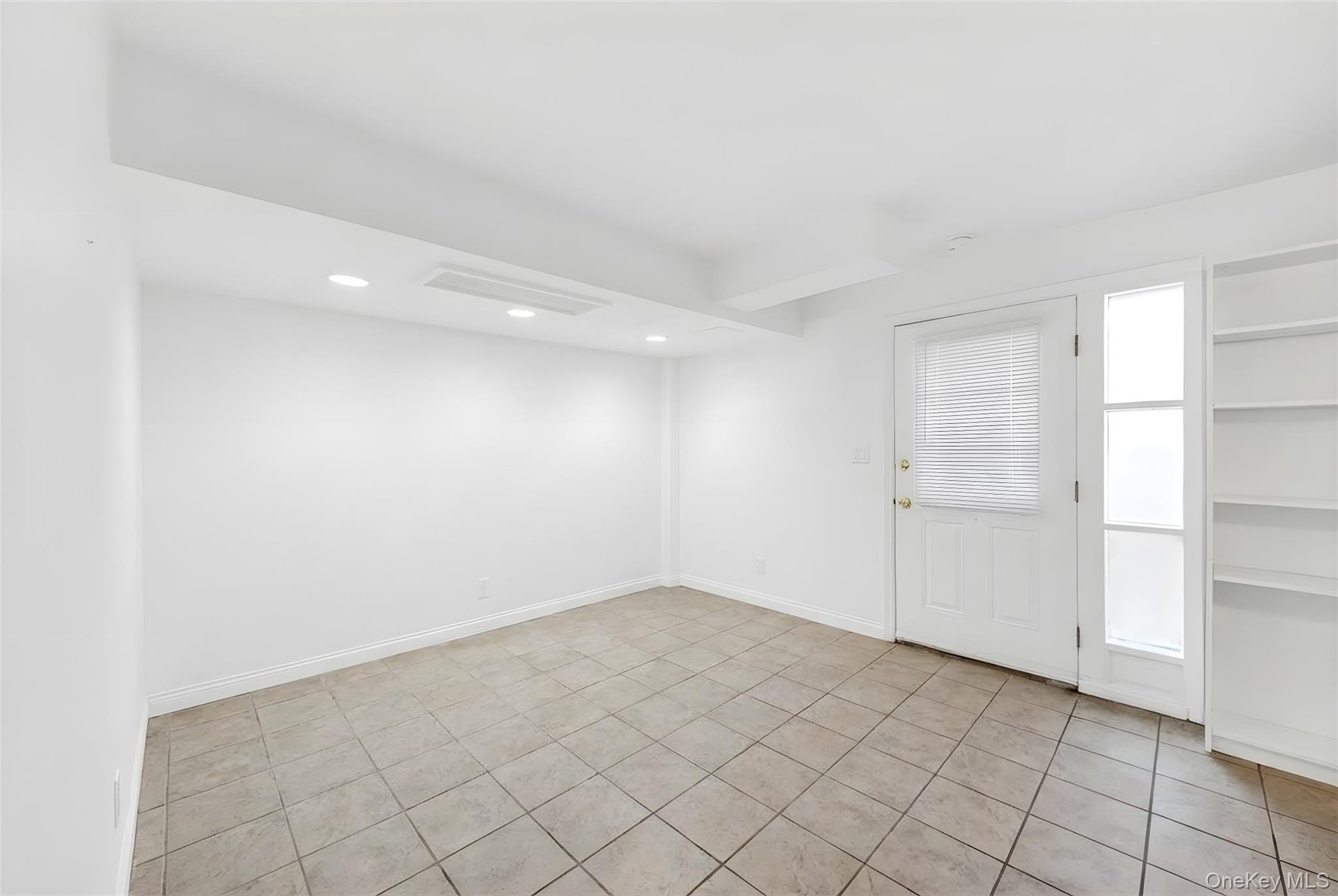 1456 Boston Post Road, Unit K2 Larchmont, NY 10538 - Photo 7 of 27 a view of an empty room