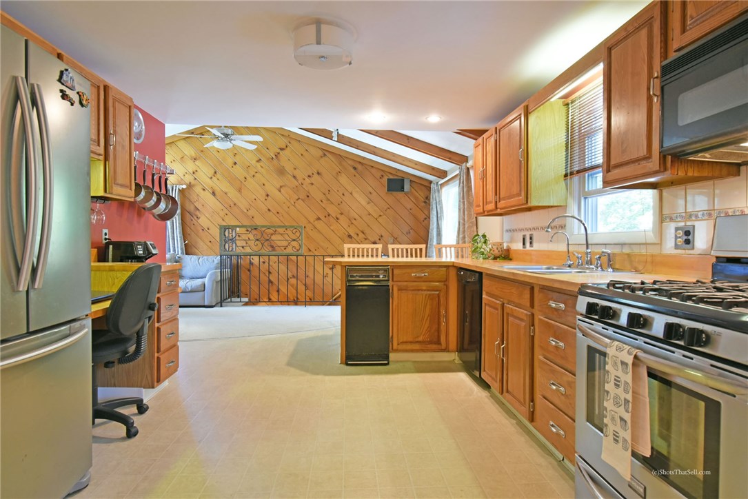 102 Evergreen Road North Kingstown, RI 02852 - Photo 13 of 31 Gallery Image 13