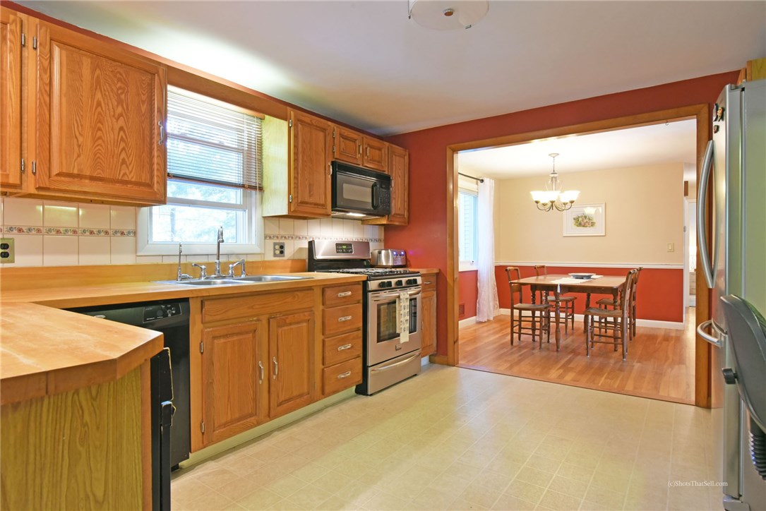 102 Evergreen Road North Kingstown, RI 02852 - Photo 15 of 31 Gallery Image 15