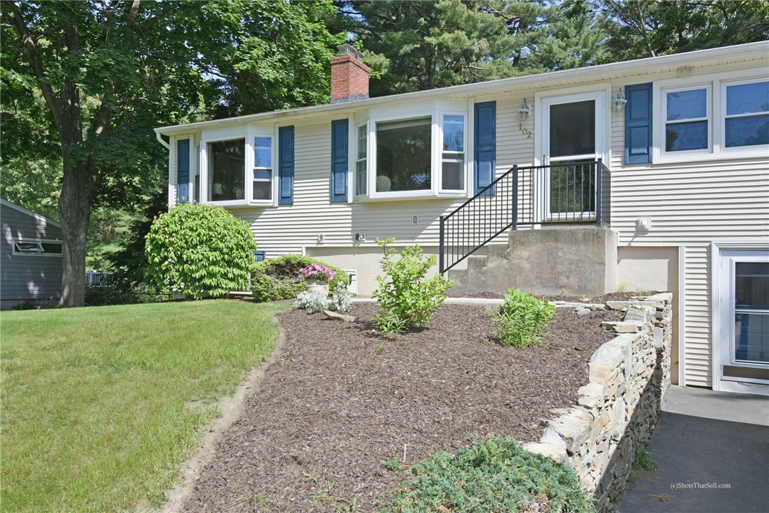 102 Evergreen Road North Kingstown, RI 02852 - Photo 2 of 31 Gallery Image 2