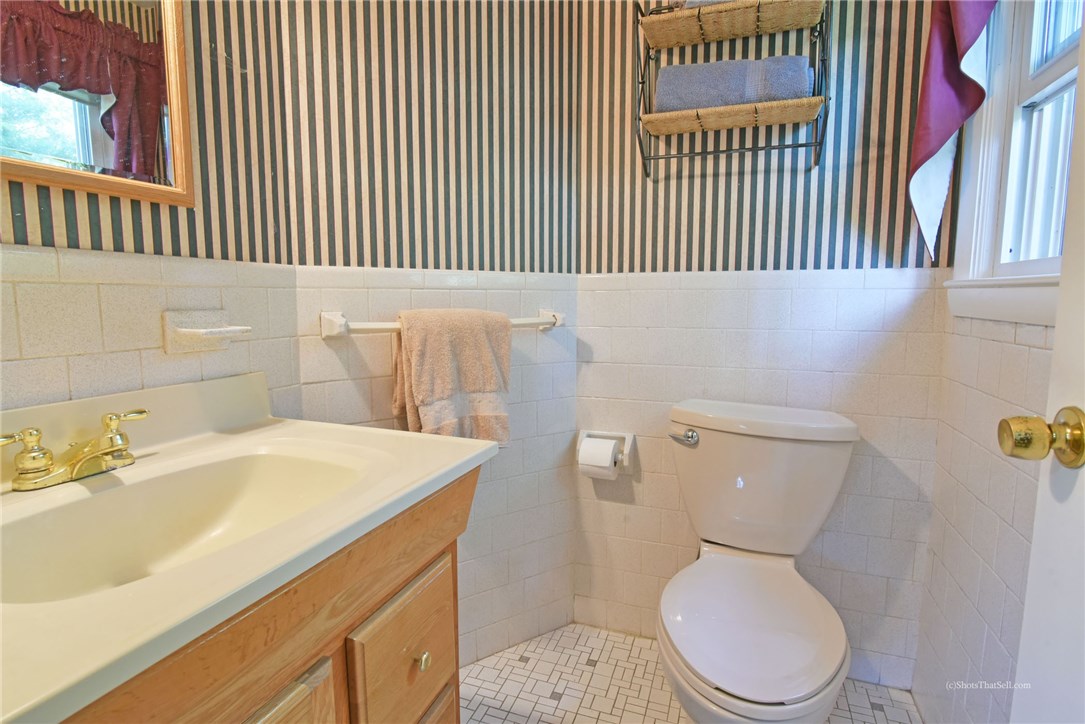 102 Evergreen Road North Kingstown, RI 02852 - Photo 23 of 31 Gallery Image 23