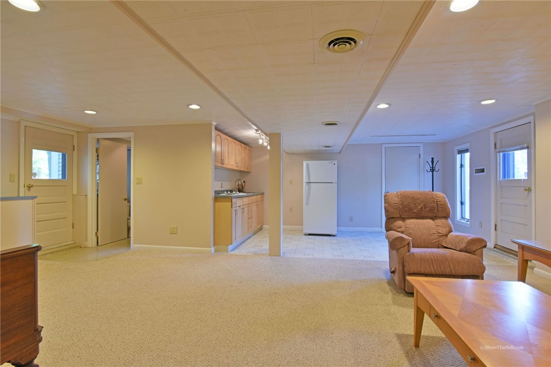 102 Evergreen Road North Kingstown, RI 02852 - Photo 28 of 31 Gallery Image 28