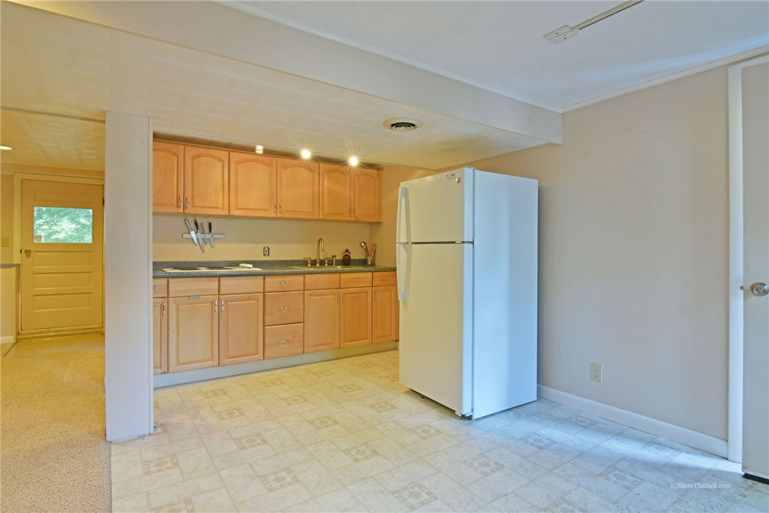 102 Evergreen Road North Kingstown, RI 02852 - Photo 29 of 31 Gallery Image 29