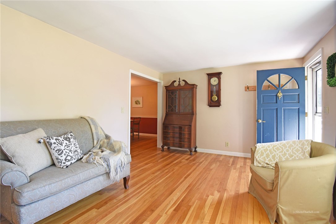 102 Evergreen Road North Kingstown, RI 02852 - Photo 10 of 31 Gallery Image 10