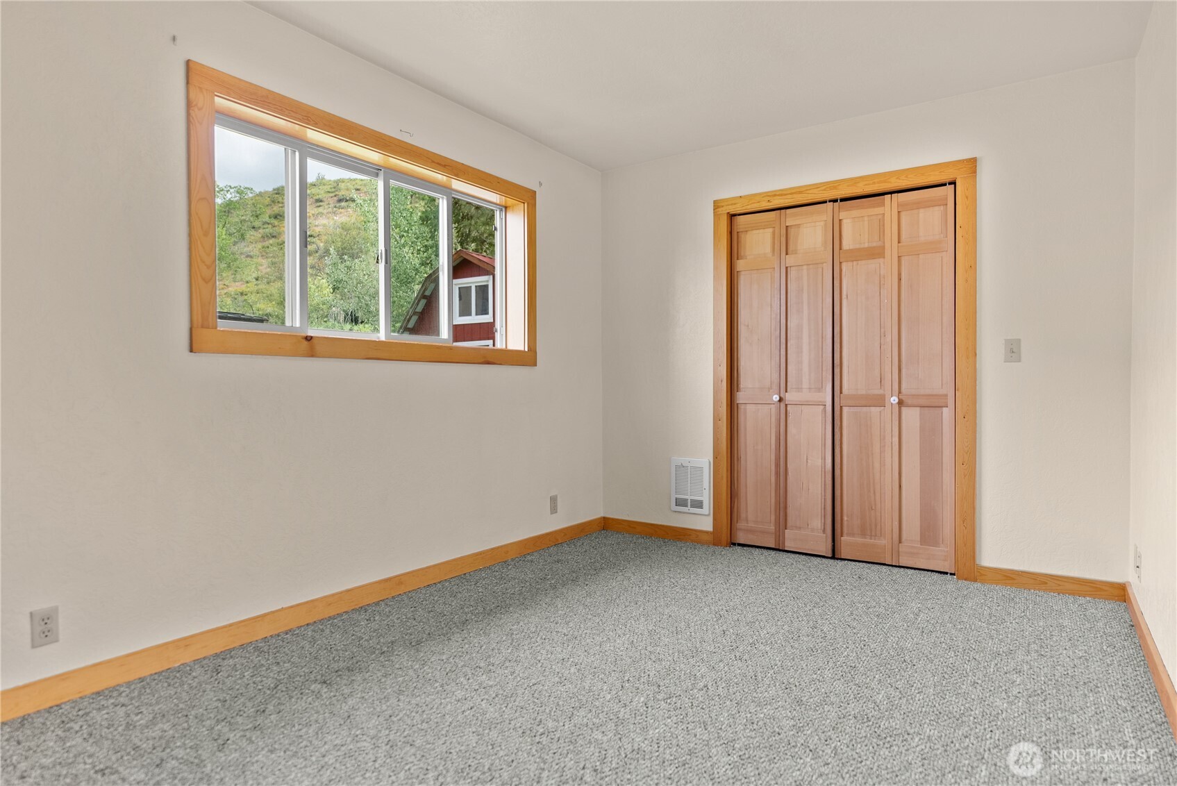 511 Bluff Street Winthrop, WA 98862 - Photo 21 of 38 an empty room with windows