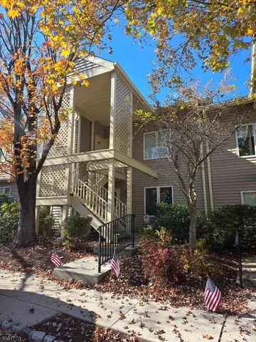 $375,000 | 12 Troon Terrace, Annandale, NJ 08801