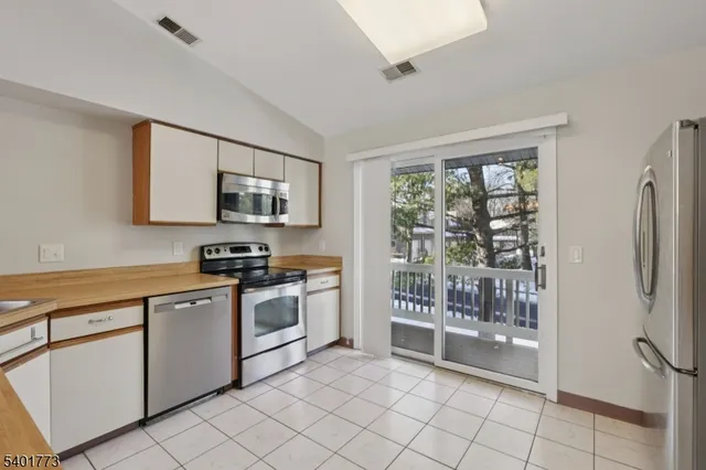 $375,000 | 12 Troon Terrace, Annandale, NJ 08801