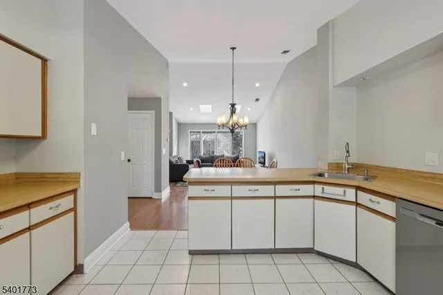 $375,000 | 12 Troon Terrace, Annandale, NJ 08801