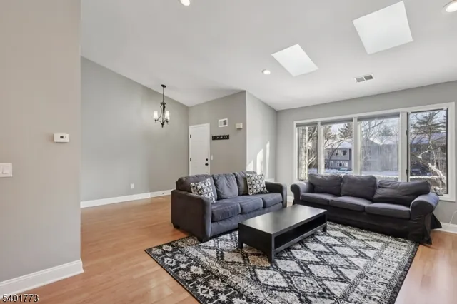 $375,000 | 12 Troon Terrace, Annandale, NJ 08801