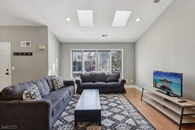 $375,000 | 12 Troon Terrace, Annandale, NJ 08801