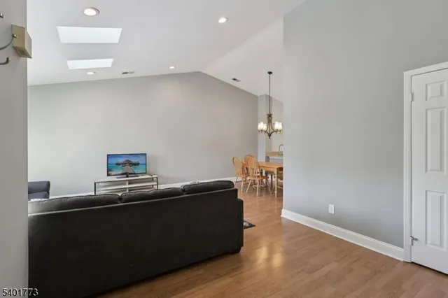 $375,000 | 12 Troon Terrace, Annandale, NJ 08801