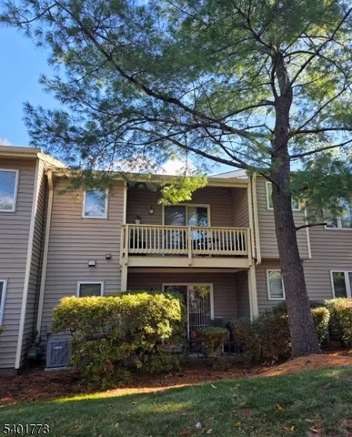 $375,000 | 12 Troon Terrace, Annandale, NJ 08801