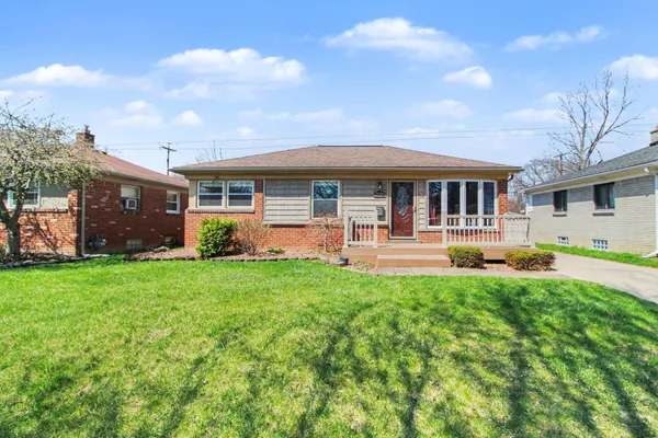 $220,000 | 29984 Tamarack Drive, Flat Rock, MI 48134