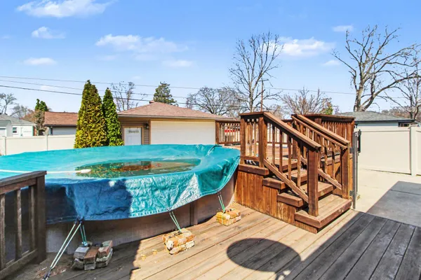 $220,000 | 29984 Tamarack Drive, Flat Rock, MI 48134