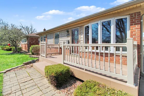 $220,000 | 29984 Tamarack Drive, Flat Rock, MI 48134