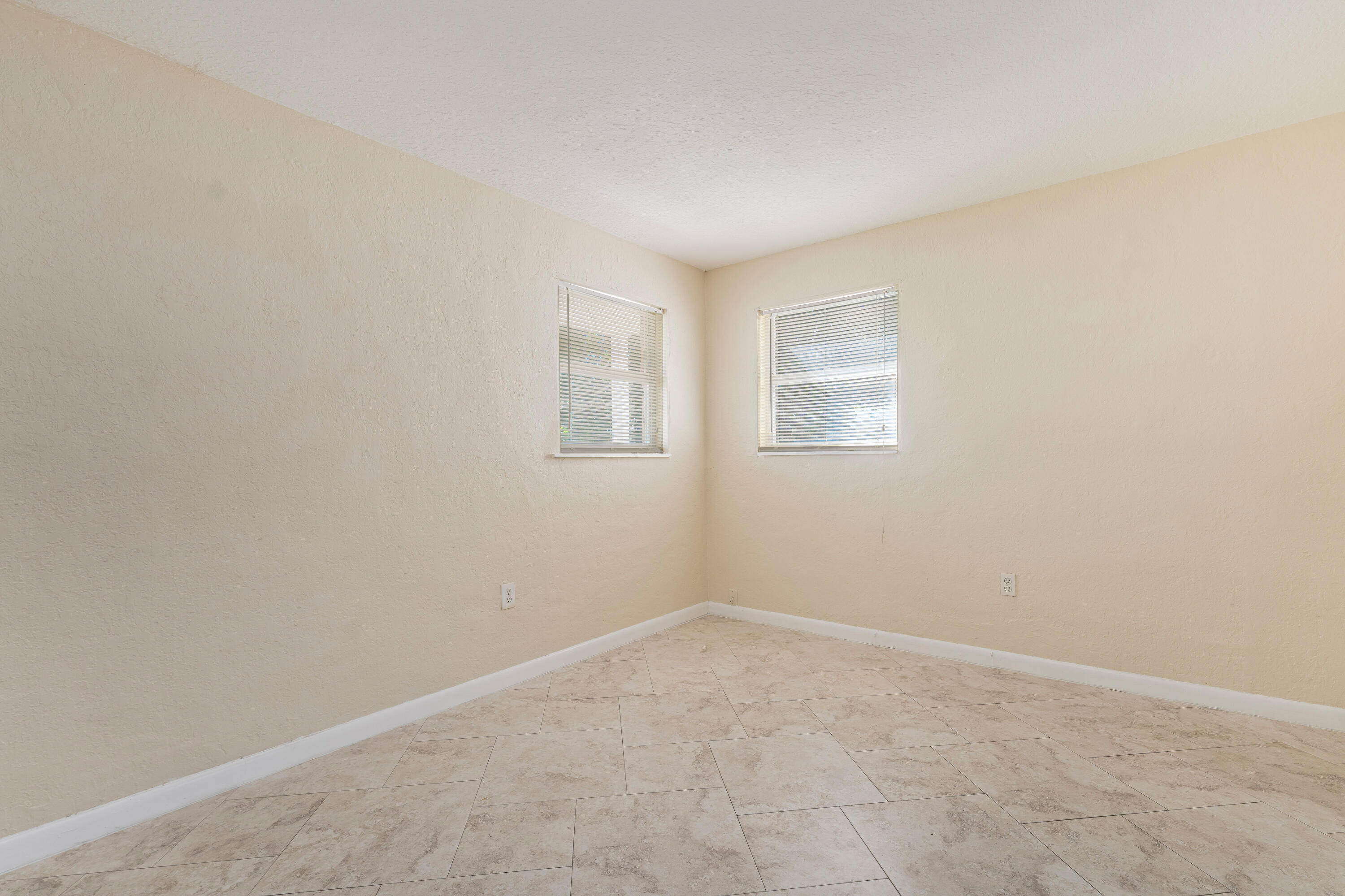 775 Chase Road West Palm Beach, FL 33415 - Photo 28 of 86 27