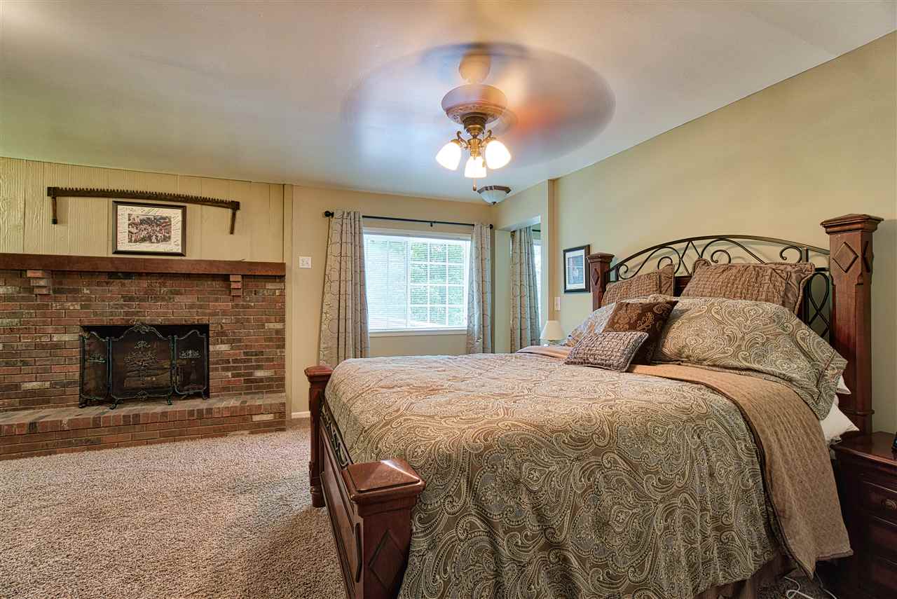 4015 Kleitz Road Evansville, IN 47720 - Photo 15 of 36 Gallery Image 15