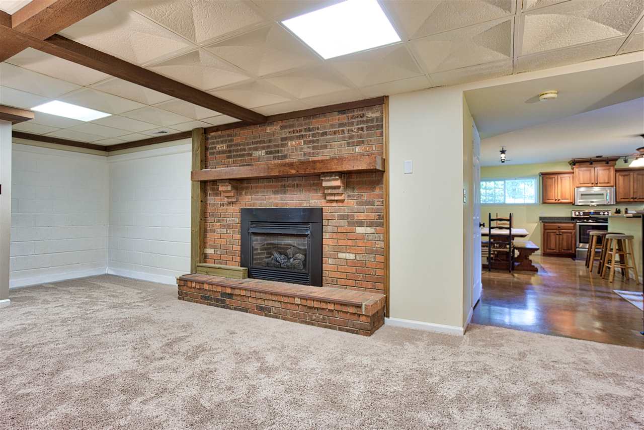 4015 Kleitz Road Evansville, IN 47720 - Photo 9 of 36 Gallery Image 9